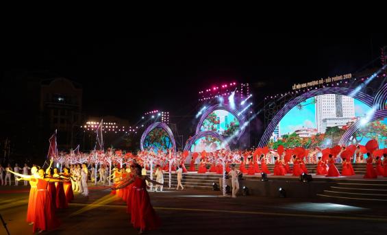LỄ HỘI HOA PHƯỢNG ĐỎ 2019: BẢN HOÀ CA RỰC RỠ TỪ ĐẤT CẢNG LỄ HỘI HOA PHƯỢNG ĐỎ 2019: BẢN HOÀ CA RỰC RỠ TỪ ĐẤT CẢNG